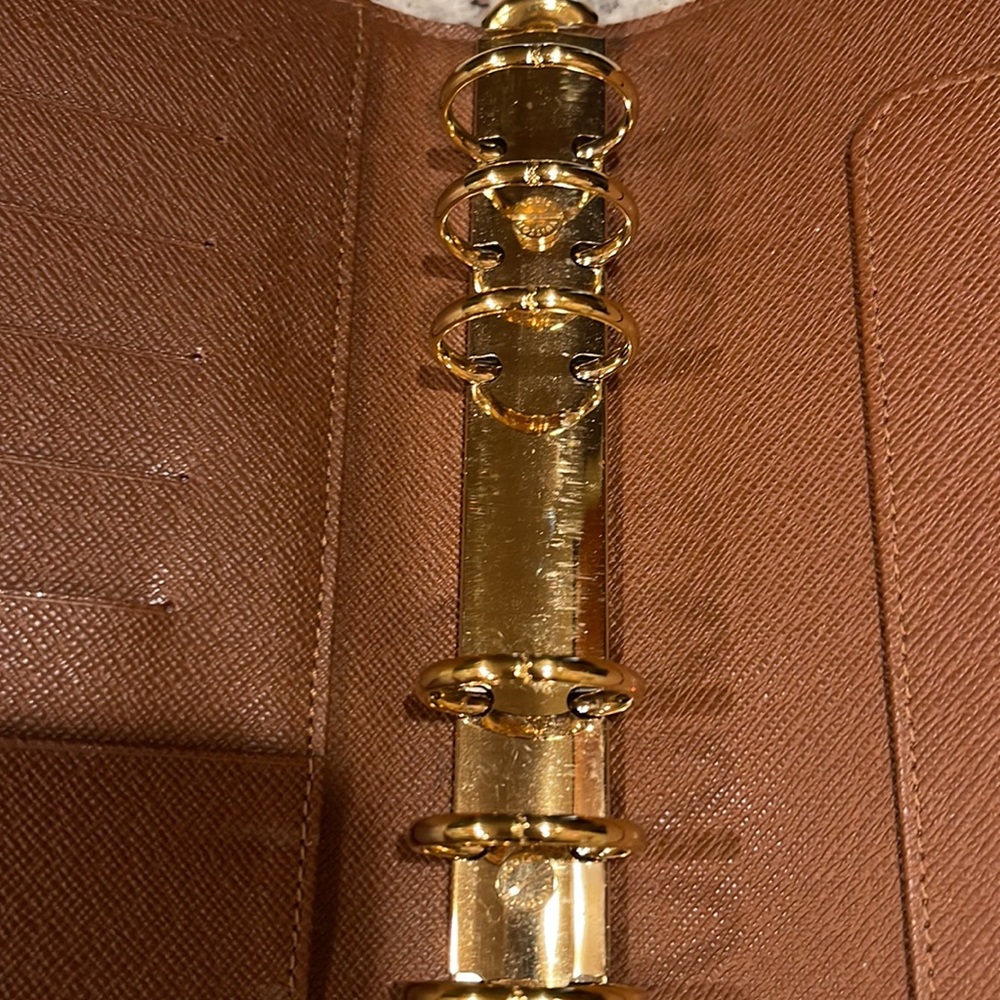 Medium Ring Agenda Cover - Picture 12 of 16